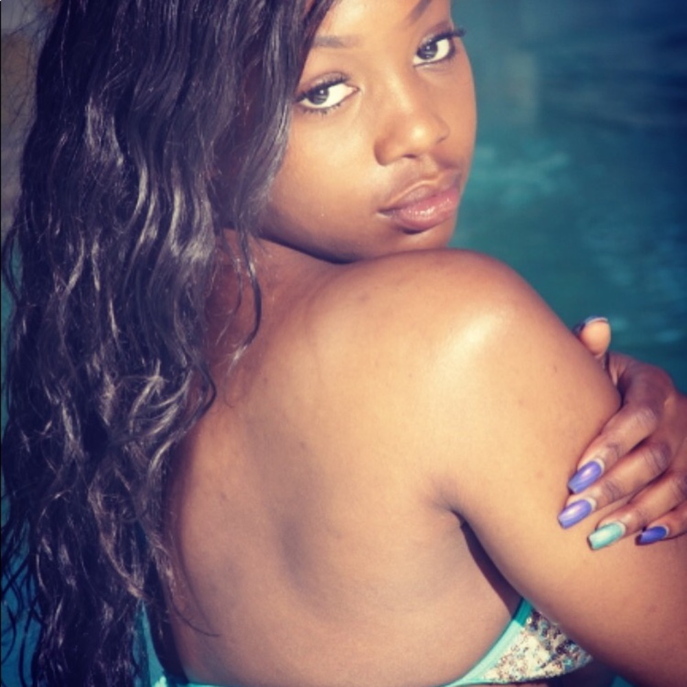 Meet your Posher, Nia